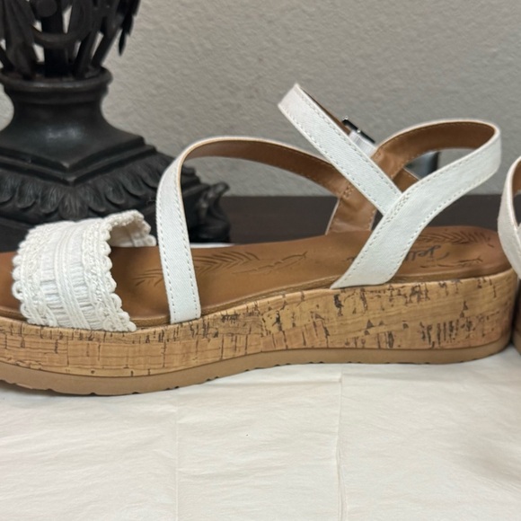 Jellypop White and Brown Strappy Sandals with Platform size 10M - Picture 7 of 9